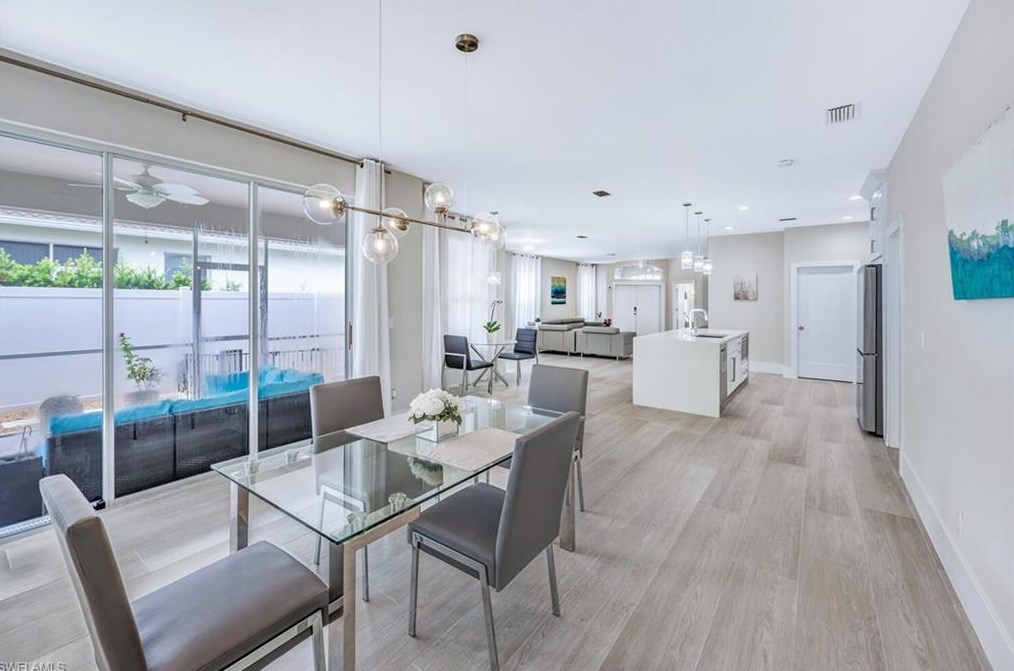 8260 Laurel Lk Blvd, Naples FL 34119-9797 exterior