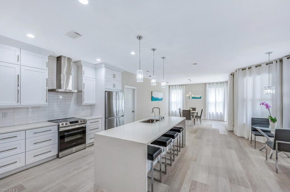 8260 Laurel Lk Blvd, Naples FL 34119-9797 exterior