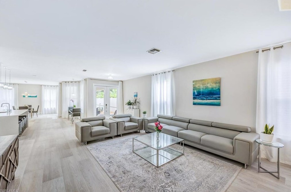 8260 Laurel Lk Blvd, Naples FL 34119-9797 exterior