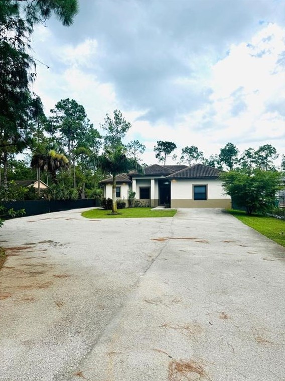 582 Everglades Blvd, Naples FL  34117-4529 exterior