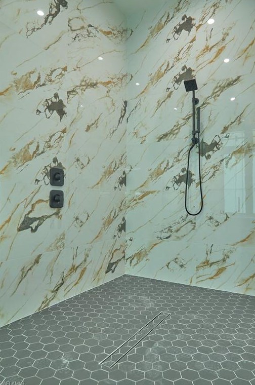 5847 English Oaks Ln, Naples FL 34119-1329 exterior