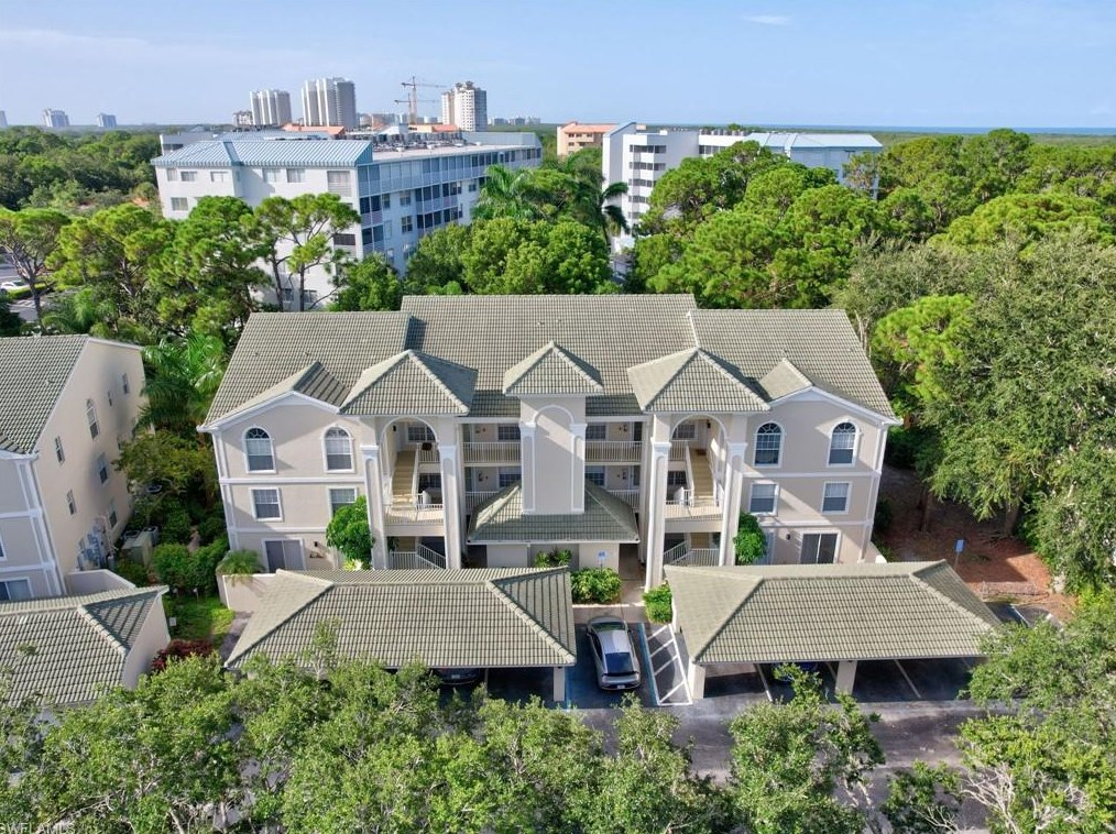 15405 Cedarwood Ln, Naples FL  34110-8026 exterior