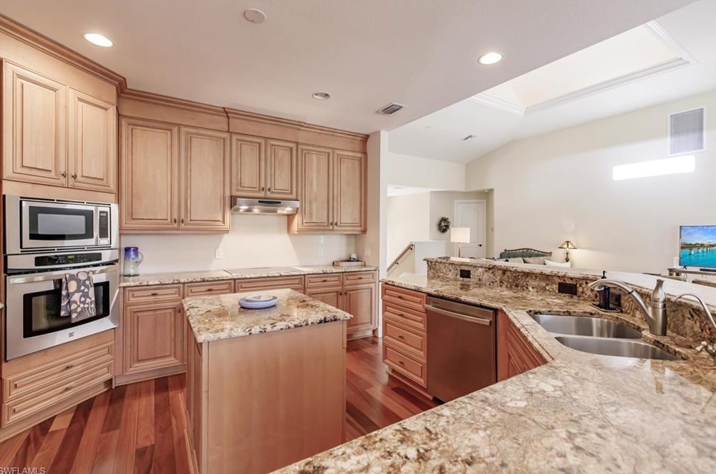 4551 1 Ave, Naples FL 34120-2704 exterior