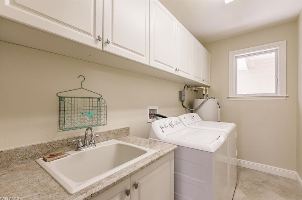 4551 1 Ave, Naples FL 34120-2704 exterior