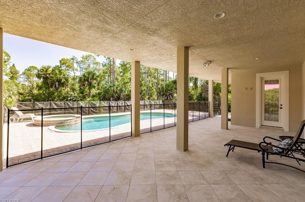 4551 1 Ave, Naples FL 34120-2704 exterior