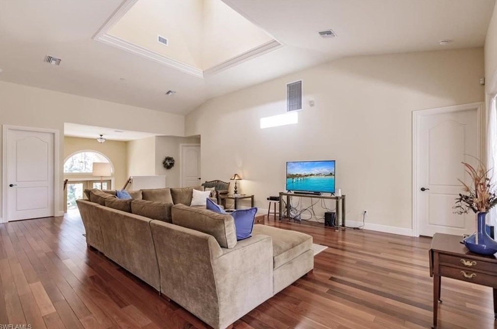 4551 1 Ave, Naples FL 34120-2704 exterior