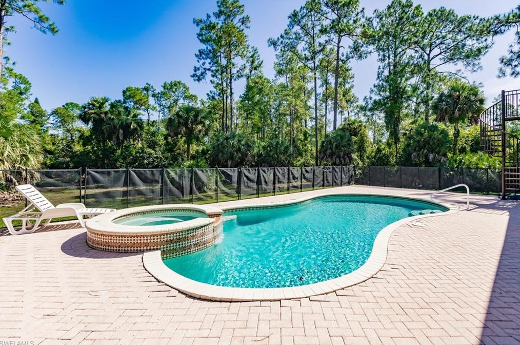 4551 1 Ave, Naples FL 34120-2704 exterior