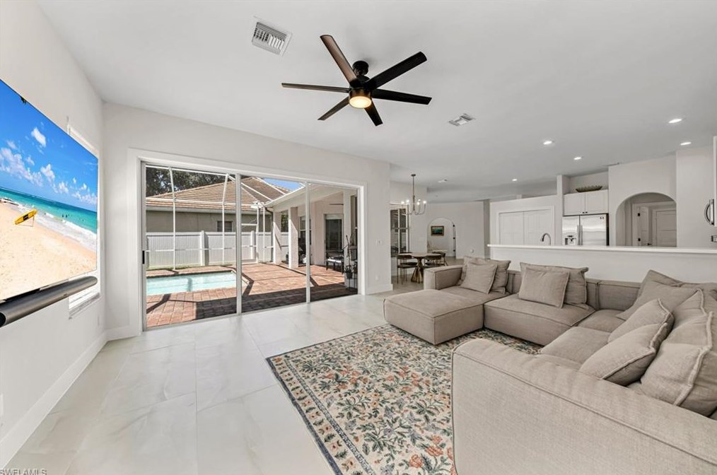 8532 Laurel Lk Blvd, Naples FL 34119-9792 exterior