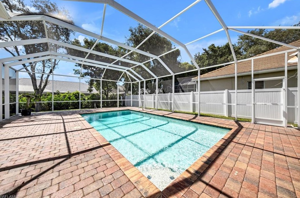 8532 Laurel Lk Blvd, Naples FL 34119-9792 exterior