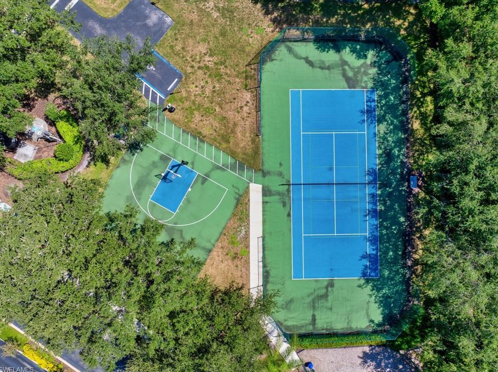 8532 Laurel Lk Blvd, Naples FL 34119-9792 exterior