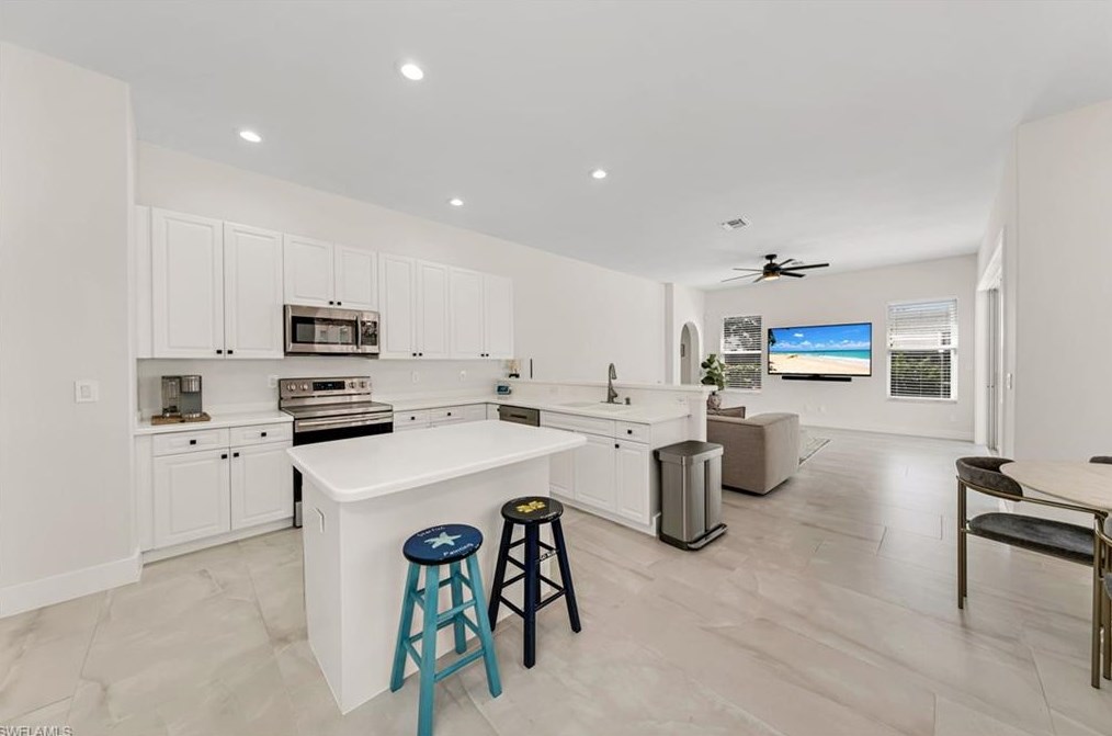 8532 Laurel Lk Blvd, Naples FL 34119-9792 exterior