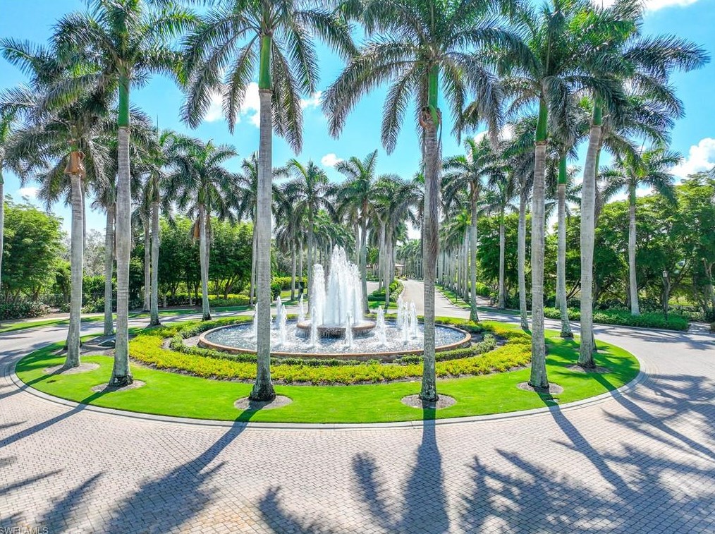 2810 Tiburon Blvd, Naples FL  34109-3659 exterior