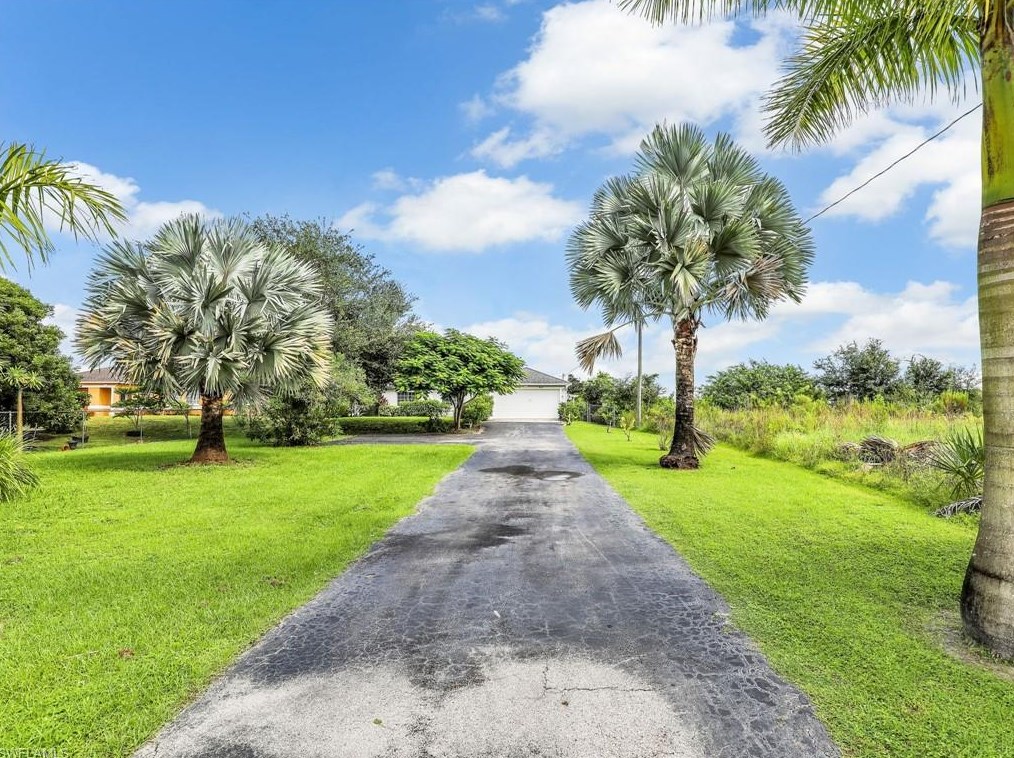 2845 31 Ave, Naples FL 34117-8449 exterior