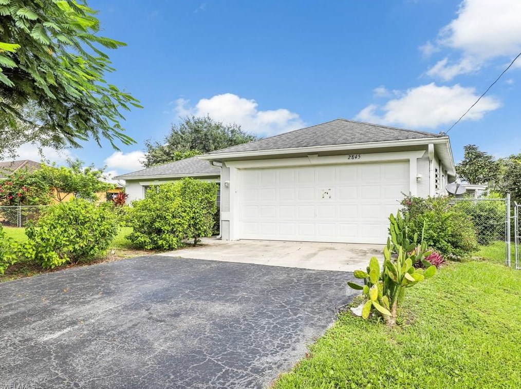 2845 31 Ave, Naples FL 34117-8449 exterior