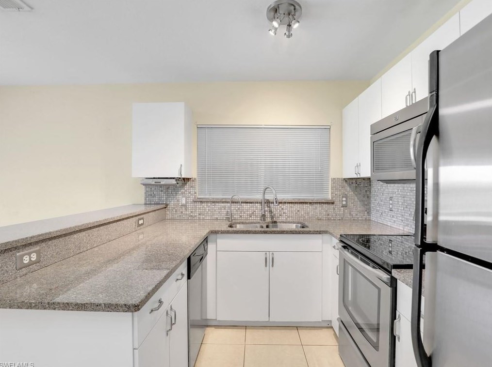 2845 31 Ave, Naples FL 34117-8449 exterior