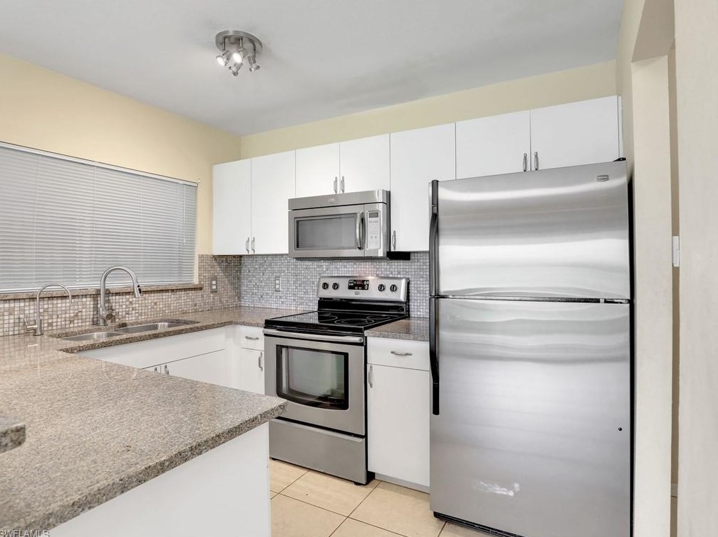 2845 31 Ave, Naples FL 34117-8449 exterior