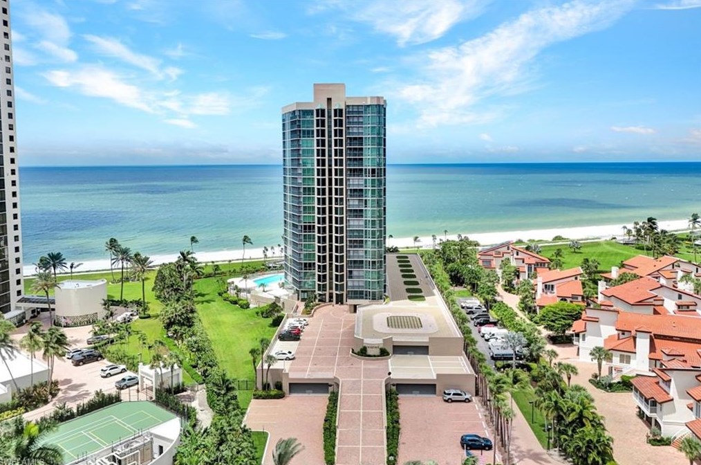 4651 Gulf Shore Blvd, Naples FL 34103-3467 exterior