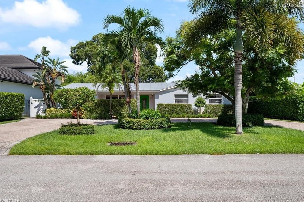 1171 14 Ave, Naples FL 34120-5600 exterior
