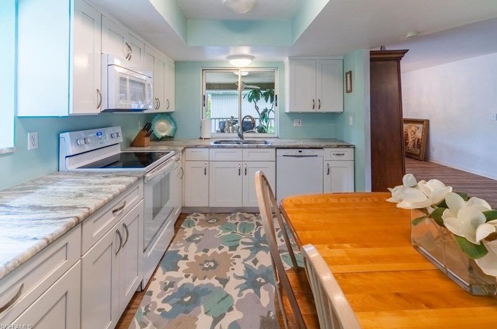 1031 Rdg St, Naples FL 34103-4224 exterior