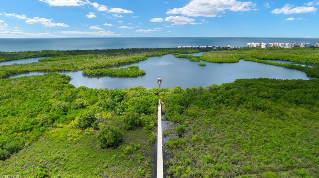 15435 Cedarwood Ln, Naples FL 34110-8026 exterior