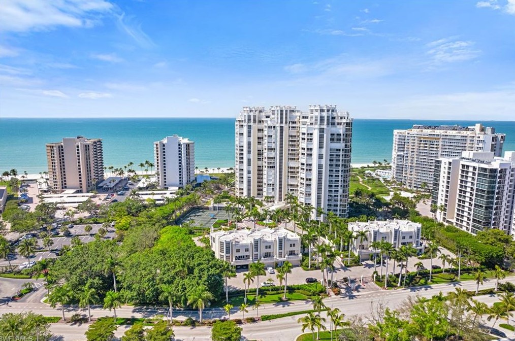 4021 Gulf Shore Blvd, Naples FL 34103-3414 exterior