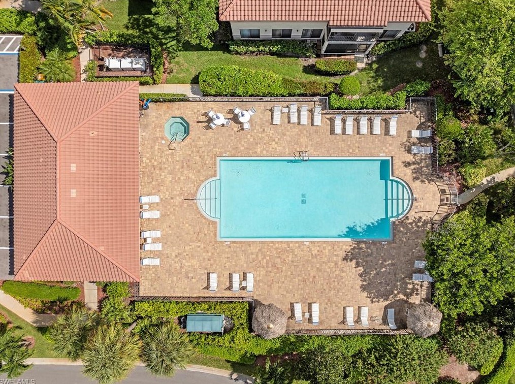 47 Bennington Dr, Naples FL  34104-6553 exterior