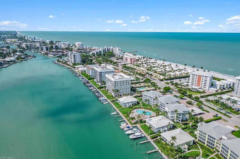 2800 Gulf Shore Blvd, Naples FL  34103-4340 exterior