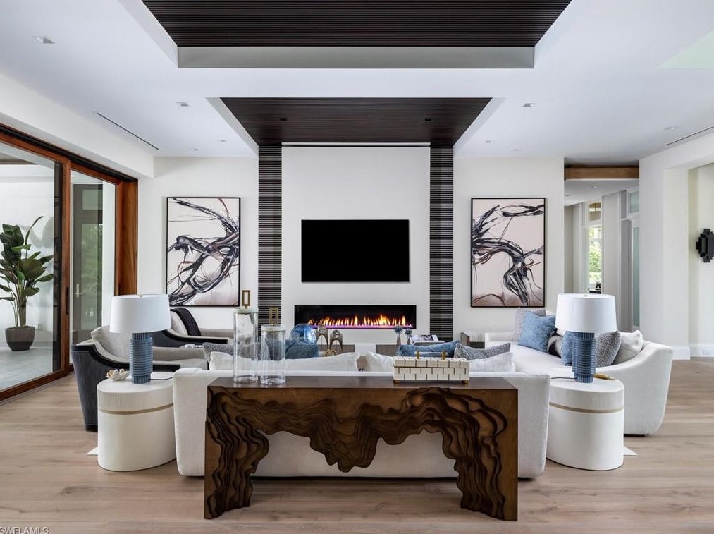 3131 Gin Ln, Naples FL 34102-7815 exterior