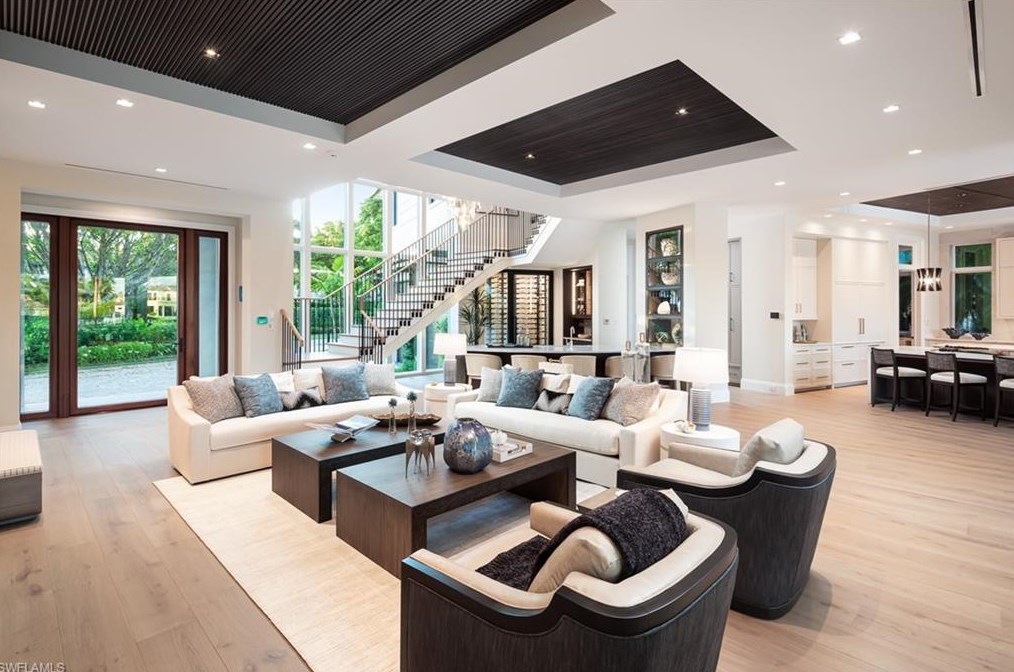 3131 Gin Ln, Naples FL 34102-7815 exterior