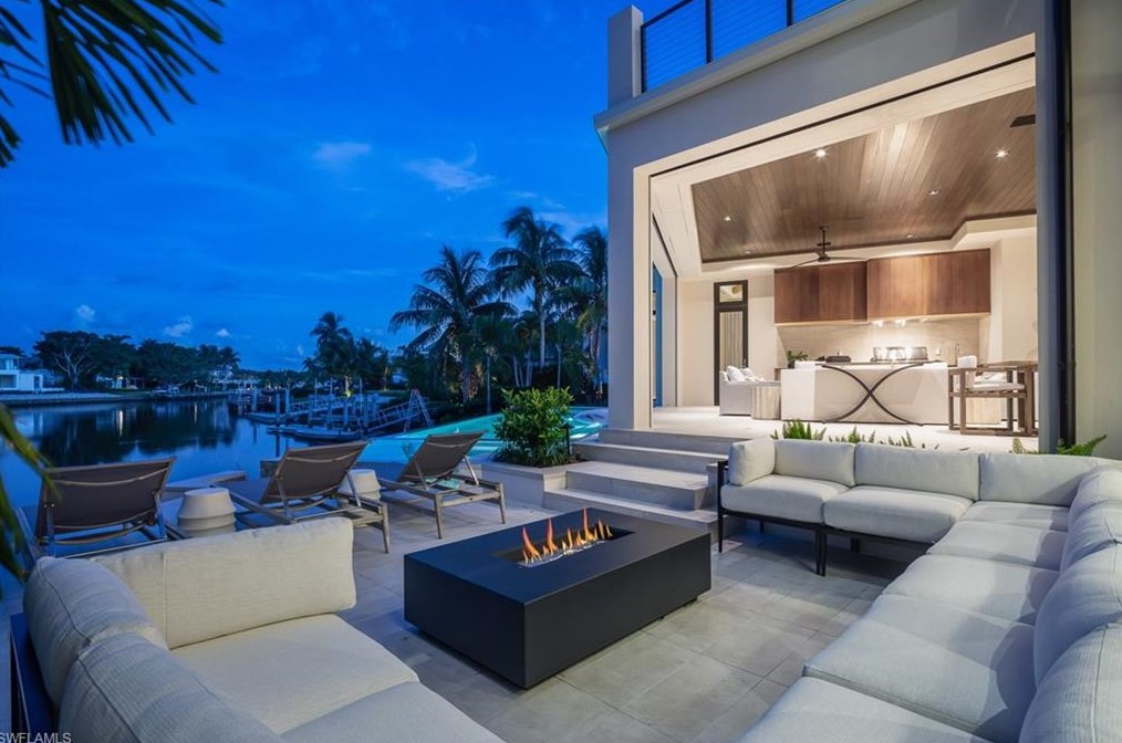 3131 Gin Ln, Naples FL 34102-7815 exterior