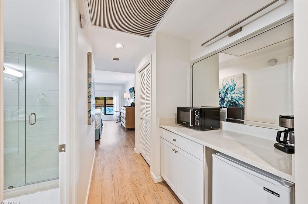 4451 Gulf Shore Blvd, Naples FL 34103-3446 exterior