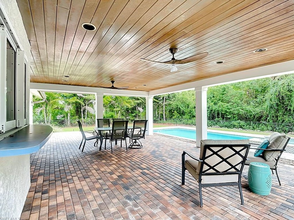 4490 1 Ave, Naples FL 34102-6006 exterior