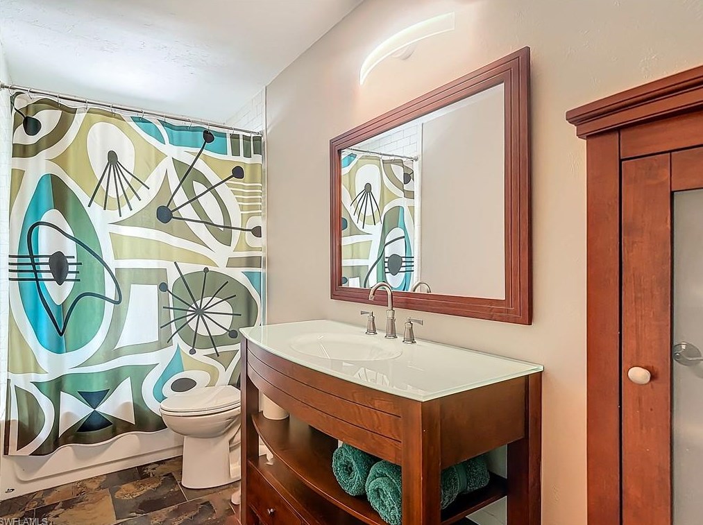 4490 1 Ave, Naples FL 34102-6006 exterior