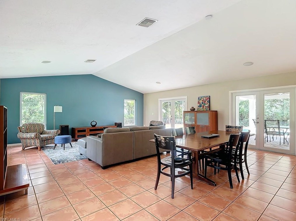 4490 1 Ave, Naples FL 34102-6006 exterior