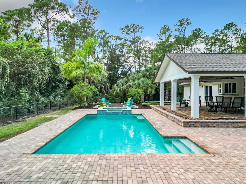 4490 1 Ave, Naples FL 34102-6006 exterior