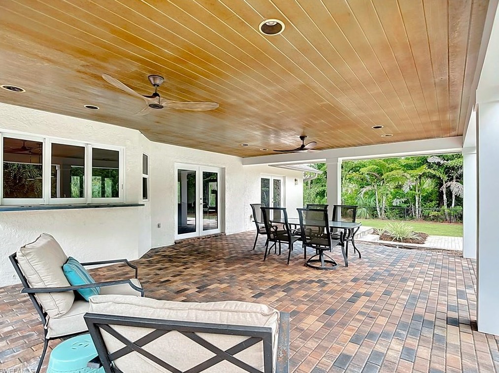 4490 1 Ave, Naples FL 34102-6006 exterior