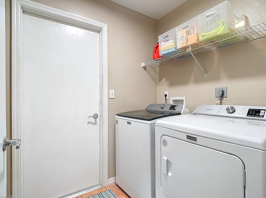 4490 1 Ave, Naples FL 34102-6006 exterior