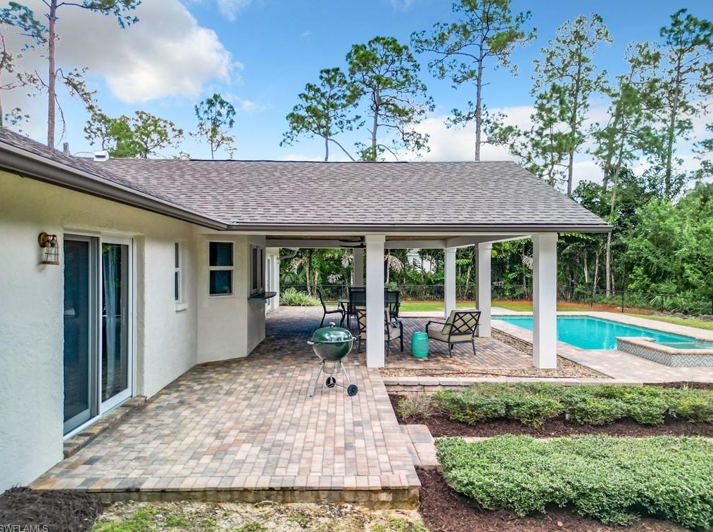 4490 1 Ave, Naples FL 34102-6006 exterior