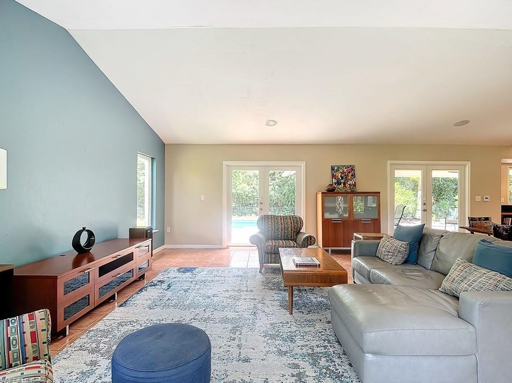 4490 1 Ave, Naples FL 34102-6006 exterior