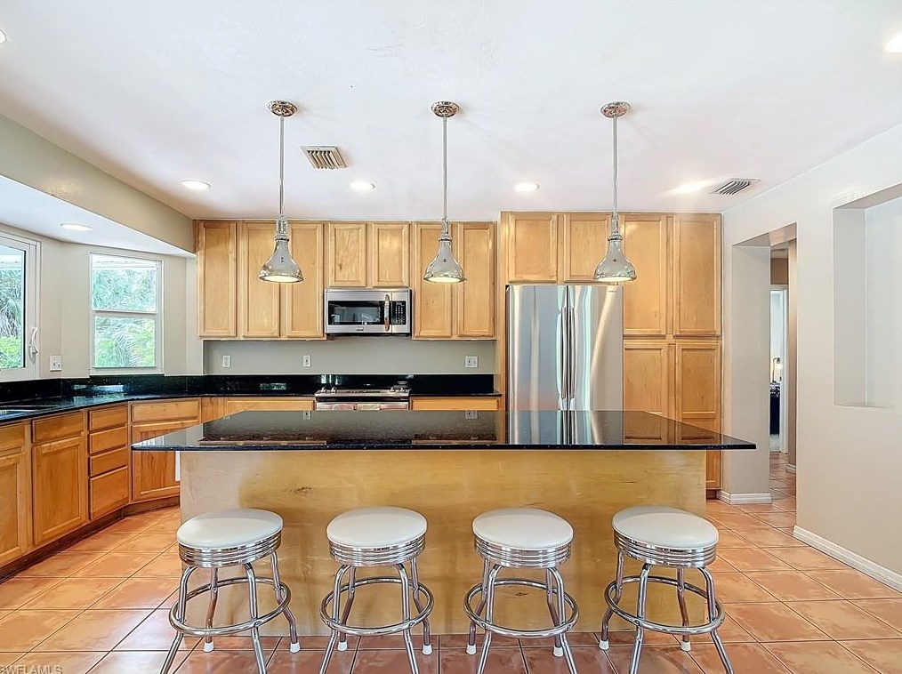 4490 1 Ave, Naples FL 34102-6006 exterior