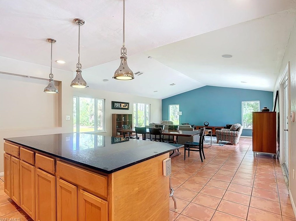 4490 1 Ave, Naples FL 34102-6006 exterior