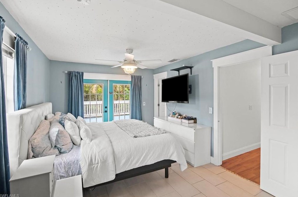 460 9 St, Naples FL 34117-2153 exterior