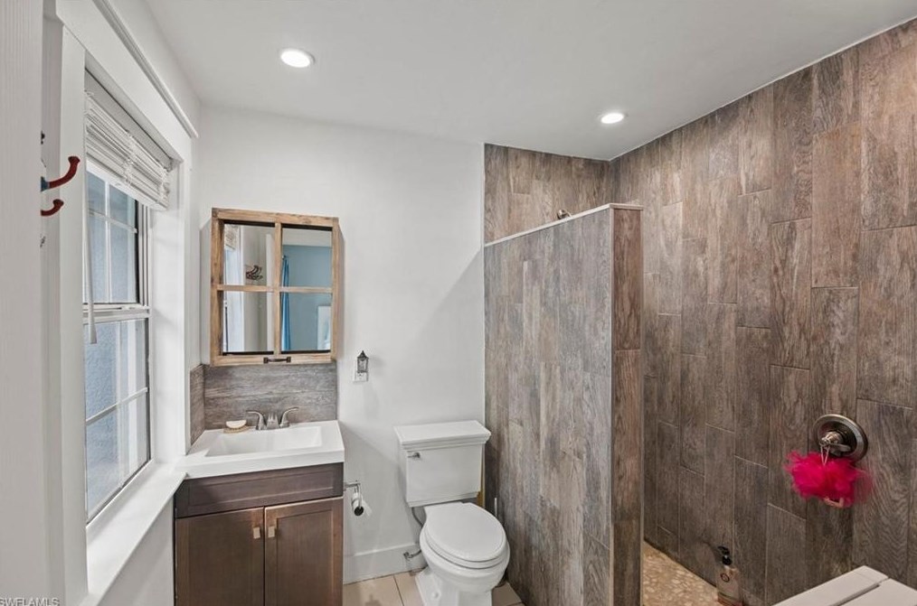 460 9 St, Naples FL 34117-2153 exterior