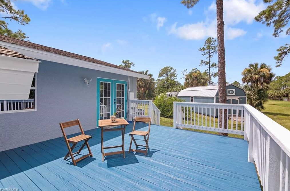 460 9 St, Naples FL 34117-2153 exterior