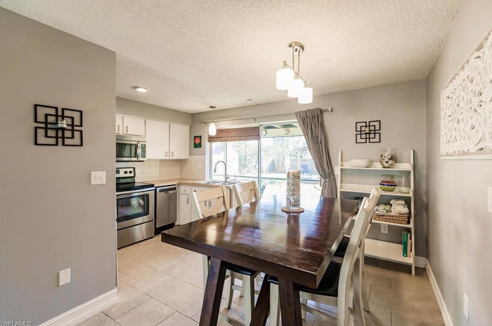 708 100 Ave, Naples FL 34108-2239 exterior