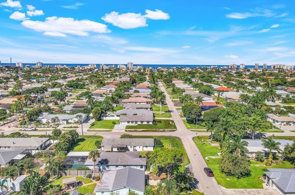 708 100 Ave, Naples FL 34108-2239 exterior