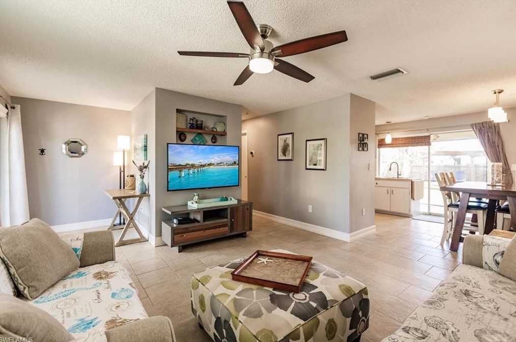 708 100 Ave, Naples FL 34108-2239 exterior