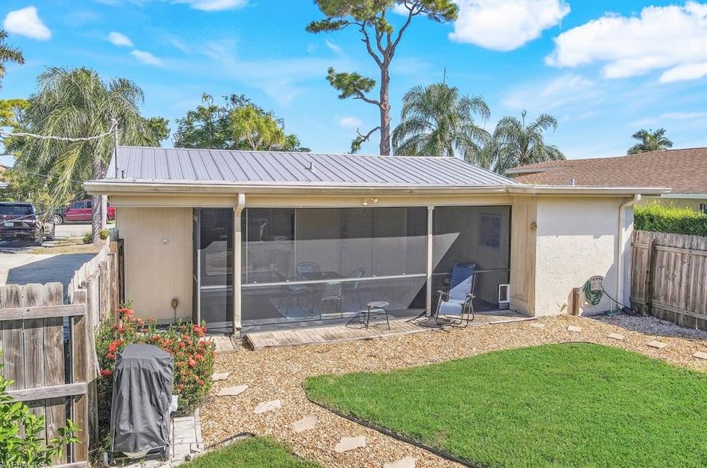 708 100 Ave, Naples FL 34108-2239 exterior