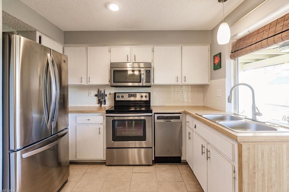 708 100 Ave, Naples FL 34108-2239 exterior