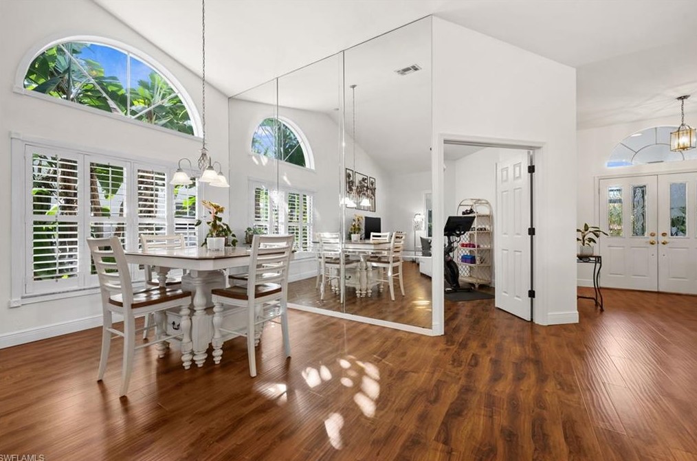 645 Lambton Ln, Naples FL 34104-8305 exterior